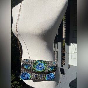 Blue Floral Embroidered Crossbody Clutch Bag